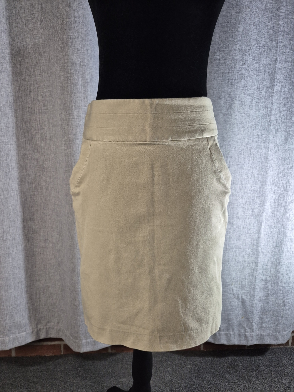 Banana Republic Stretch Tan Pencil Skirt Size 4 Career Minimalist